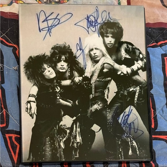 Motley Crue legendary hair metal band signed 8X0 framed photo - Picture 1 of 7